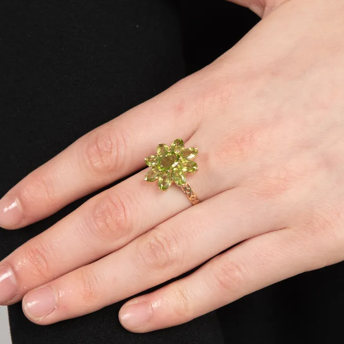 STORE 5a Rings PreOwned Peridot Flower Ring