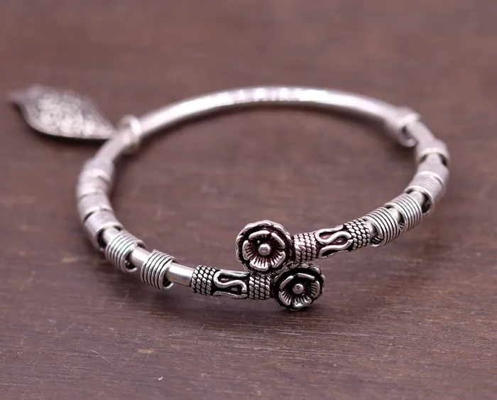TRIBAL ORNAMENTS Bracelets Vintage antique design 925 sterling silver handmade fabulous flower shape open face flexible charm bracelet kada bangle girls gift nsk153
