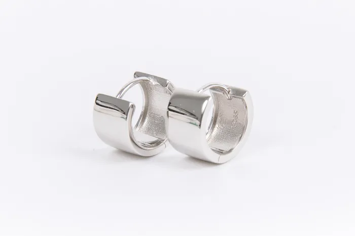 WANTME Super Chunk Huggies Earrings