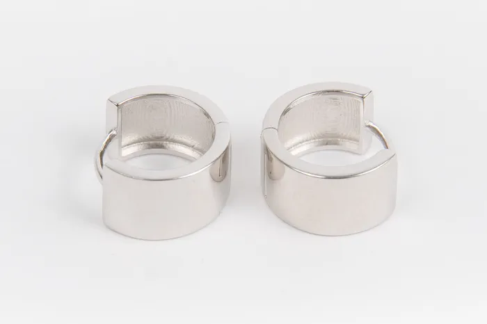 WANTME Super Chunk Huggies Earrings