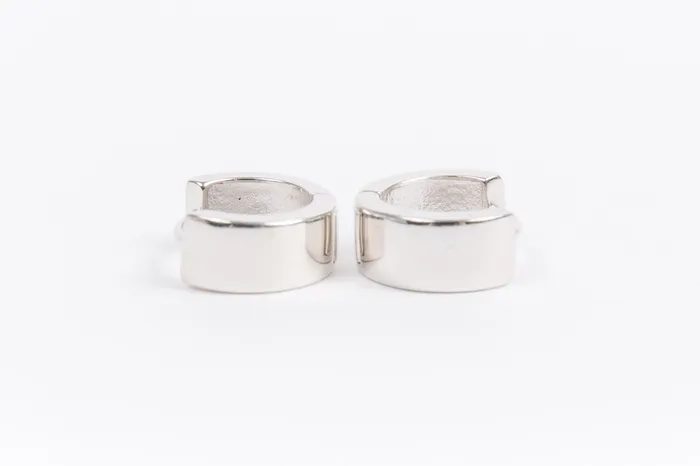 WANTME Super Chunk Huggies Earrings