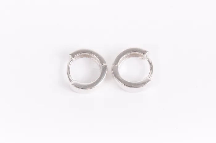 WANTME Super Chunk Huggies Earrings