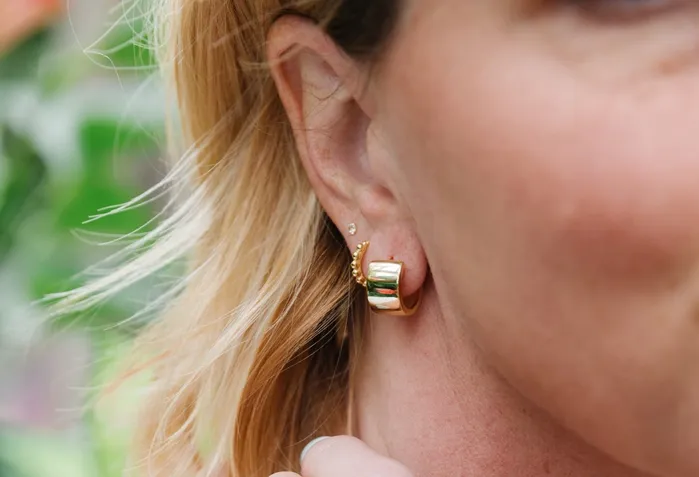 WANTME Super Chunk Huggies Earrings